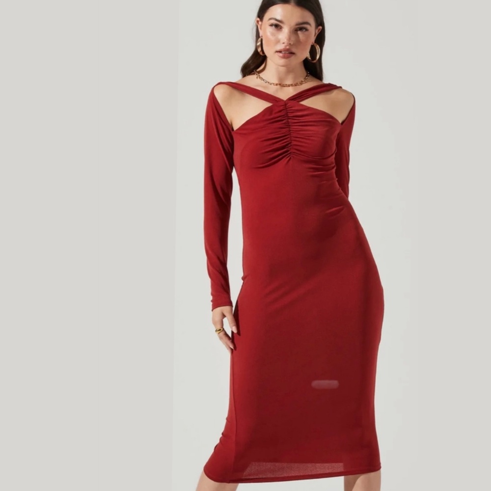 Brand New ASTR the Label Red Cutout Detail Long Sleeve Body-Con Dress